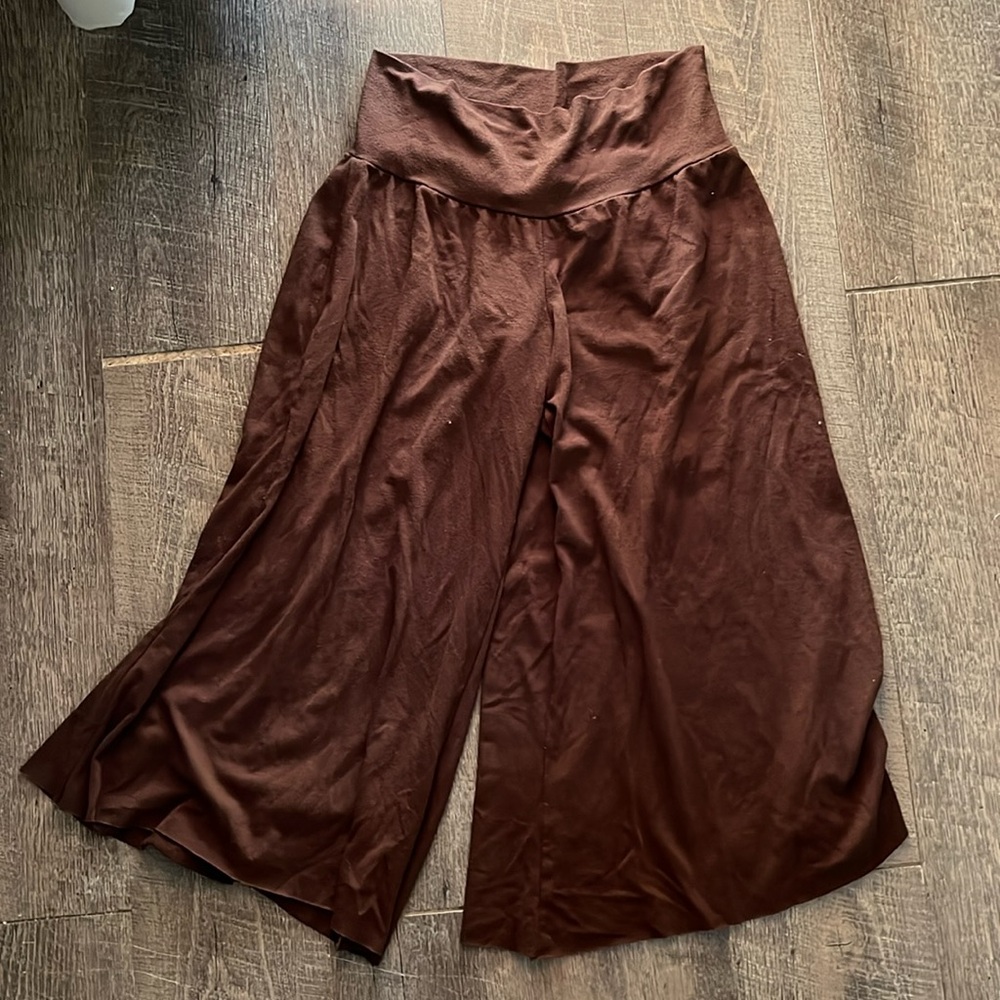 Brown flowy capri pants